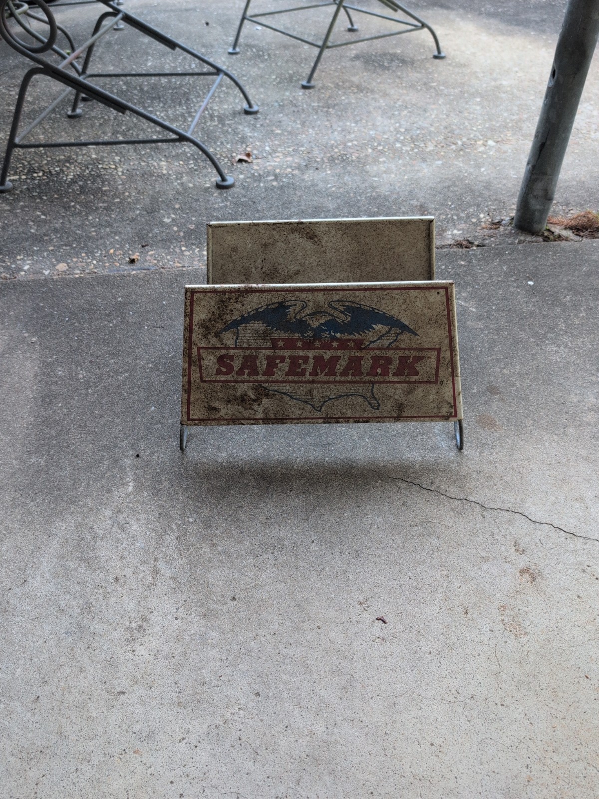 BARN FIND VINTAGE SAFEMARK TIRE STAND METAL DEALER DISPLAY SIGN Service Station