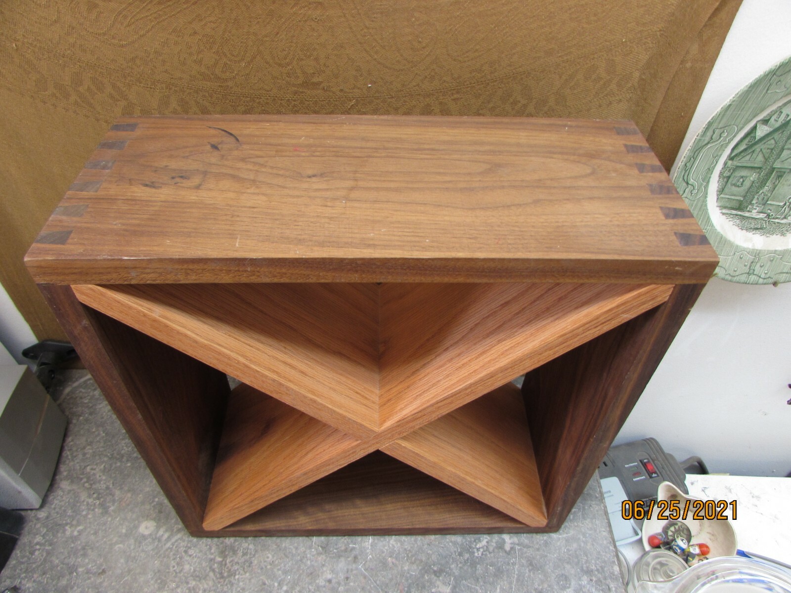 solid wood display very unique 15-1/2″ x 15-1/2″