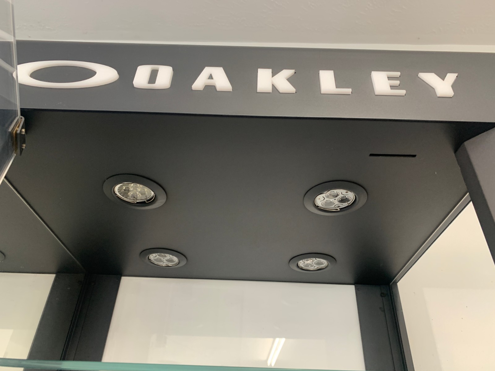 OAKLEY SUNGLASSES RETAIL DISPLAY CASE BLACK 72” LIGHTS GLASS SHELVES MIRRORED