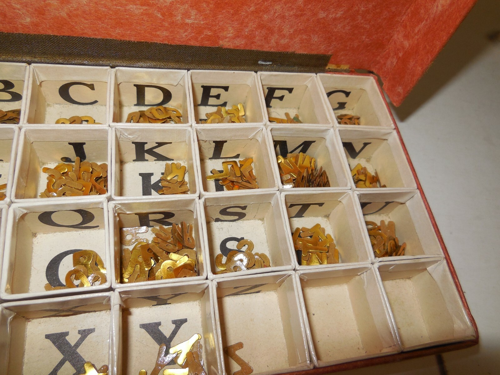 A4 Dayton Metal Letters Adhesive Retail Countertop Display Box With Letters