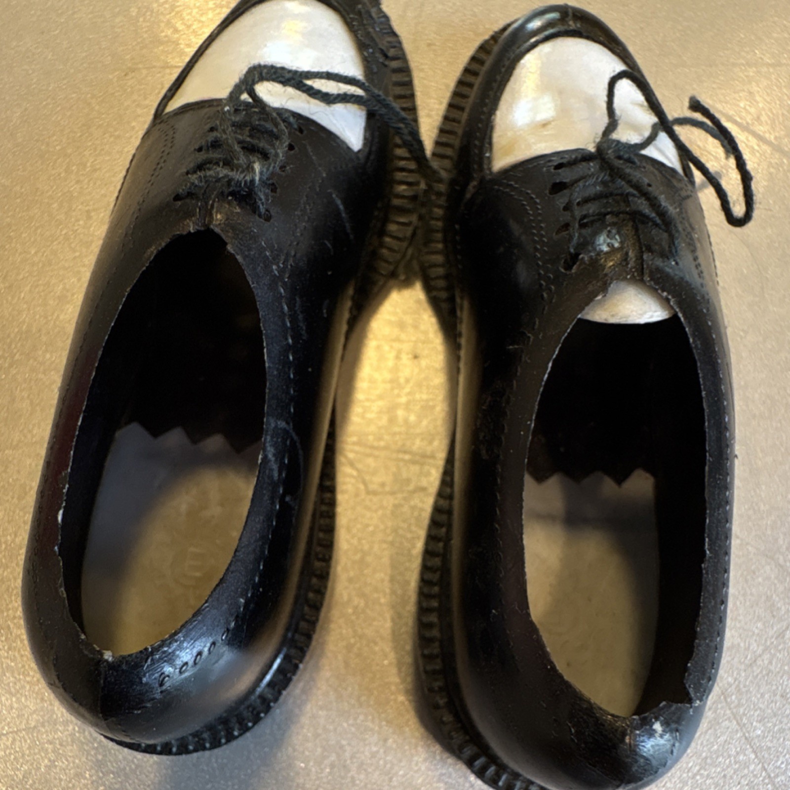 Shoes Salesman Black and White Plastic Set of 2 Made in Hong Kong Two Mold Unit