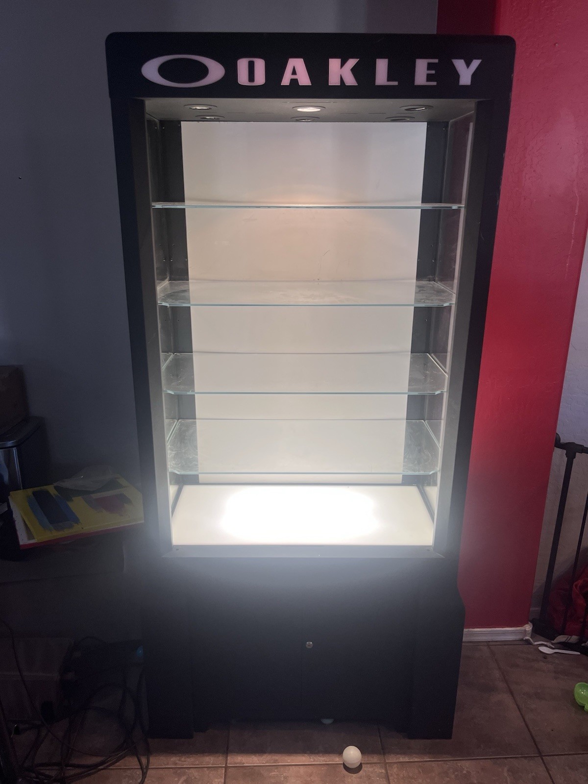 Oakley Sunglasses Metal Black Showcase Light-Up Store Display Case