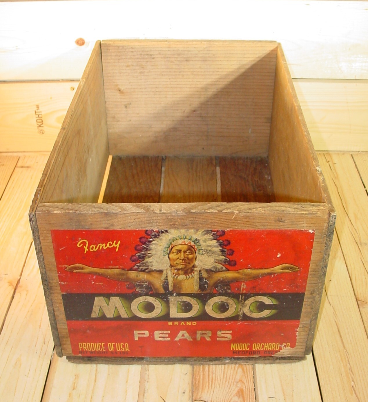 Vintage MODOC BRAND PEARS Crate w/ American Indian Logo Modoc Orchards Co Oregon