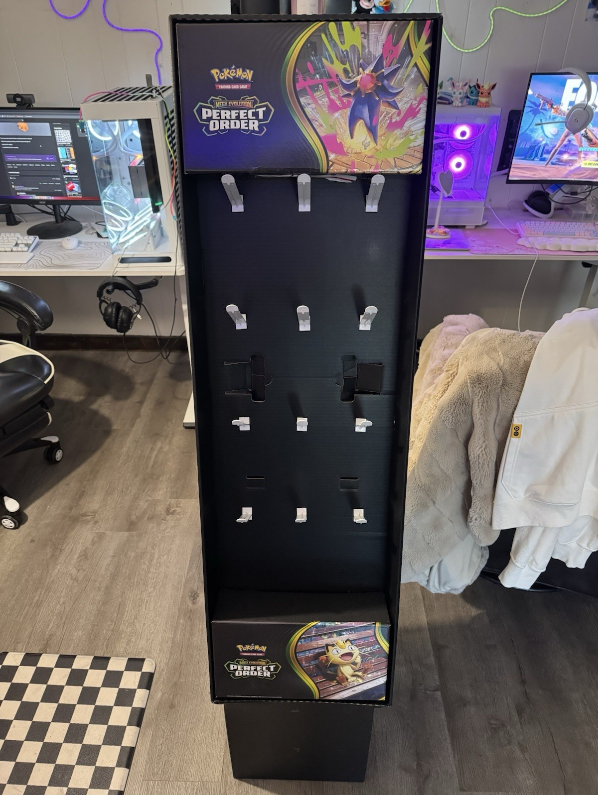Perfect Order Store Display for Sleeved Singles