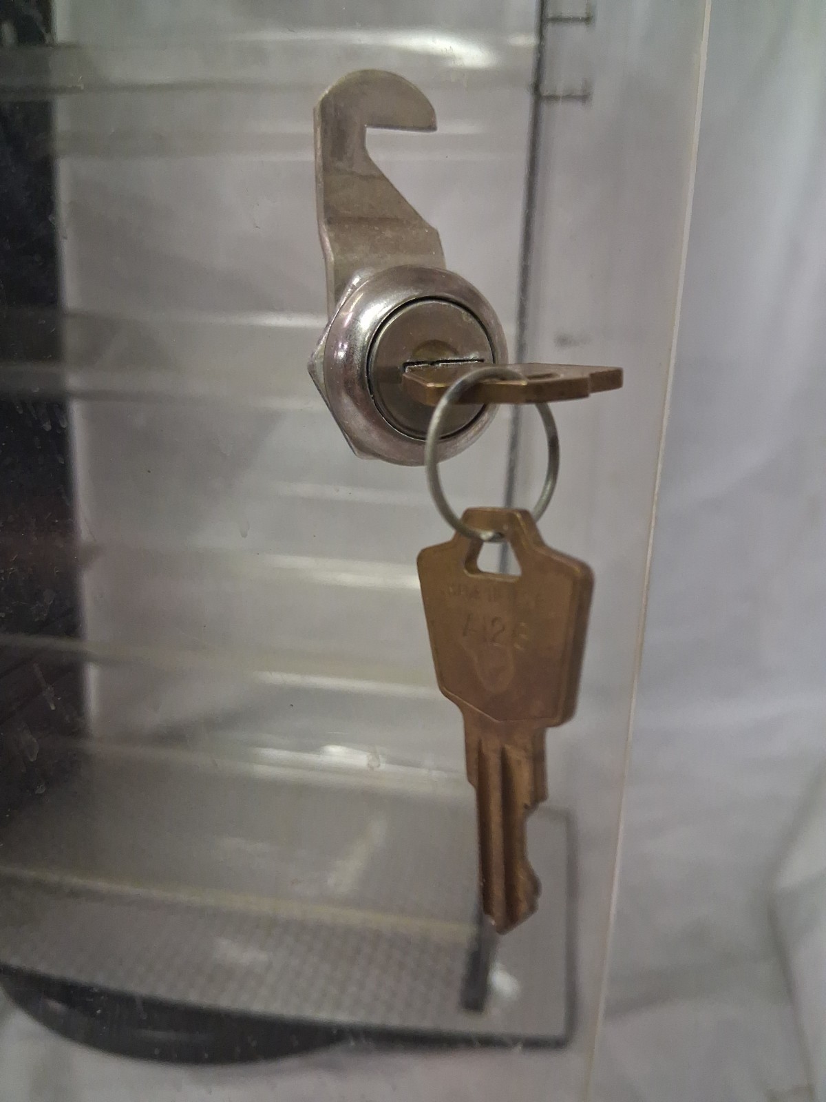 Vintage Colibri of London Locking Key Rotating Countertop Display Case *READ*