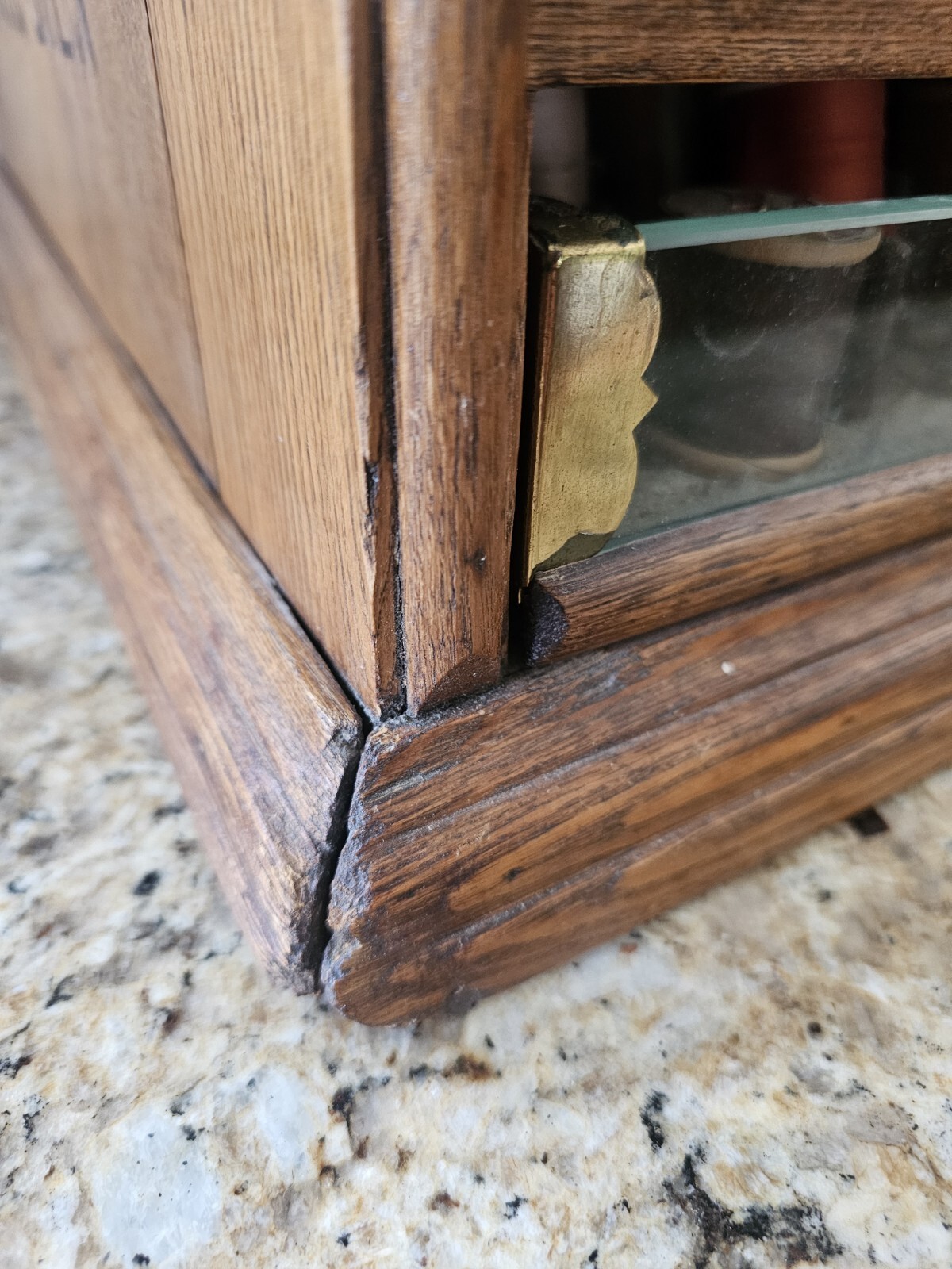 Early A.H. Rice & Co spool cabinet 4 drawer Wood Oak & Glass 19’W x 12″H x 18″D