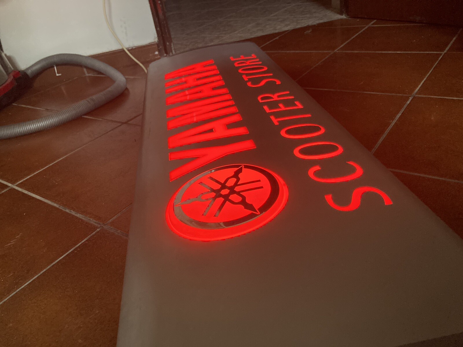 Insegna Luminosa Yamaha scooter store ottima per arredamento officina o in stile
