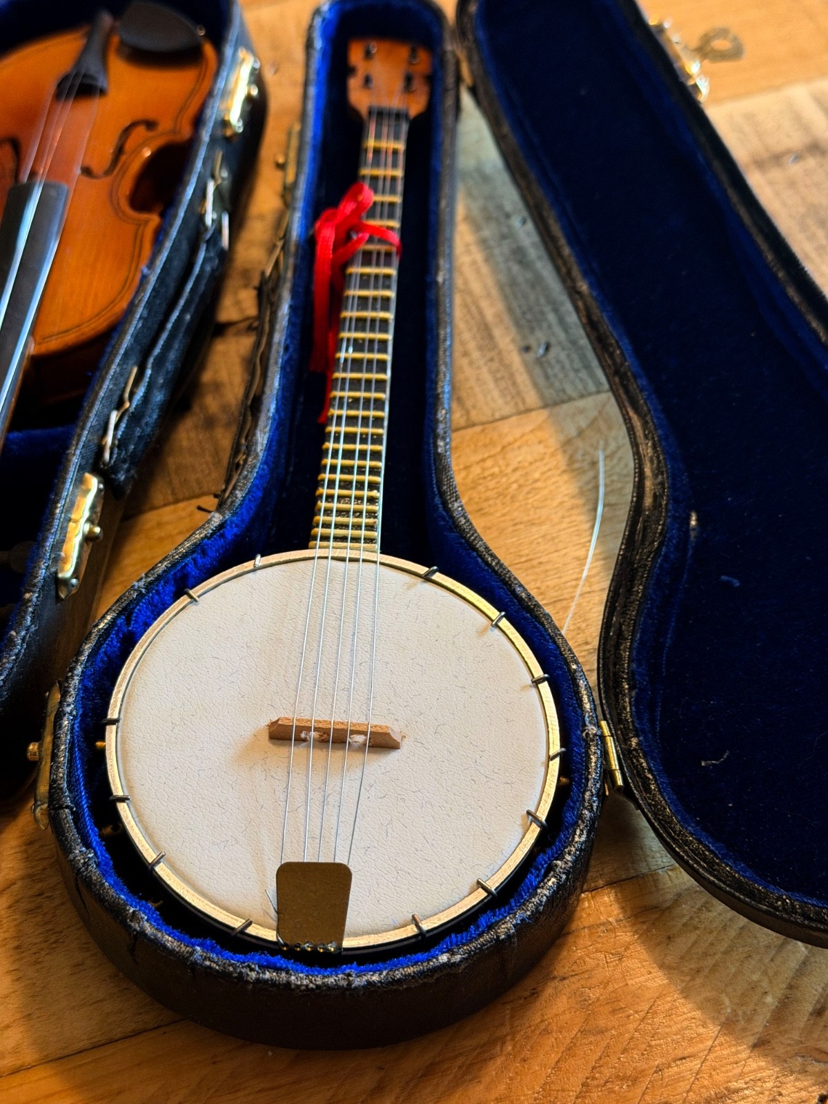 Authentic Models Miniature Instrument Lot Guitar Viola Banjo Violin 4 Pc w/Cases