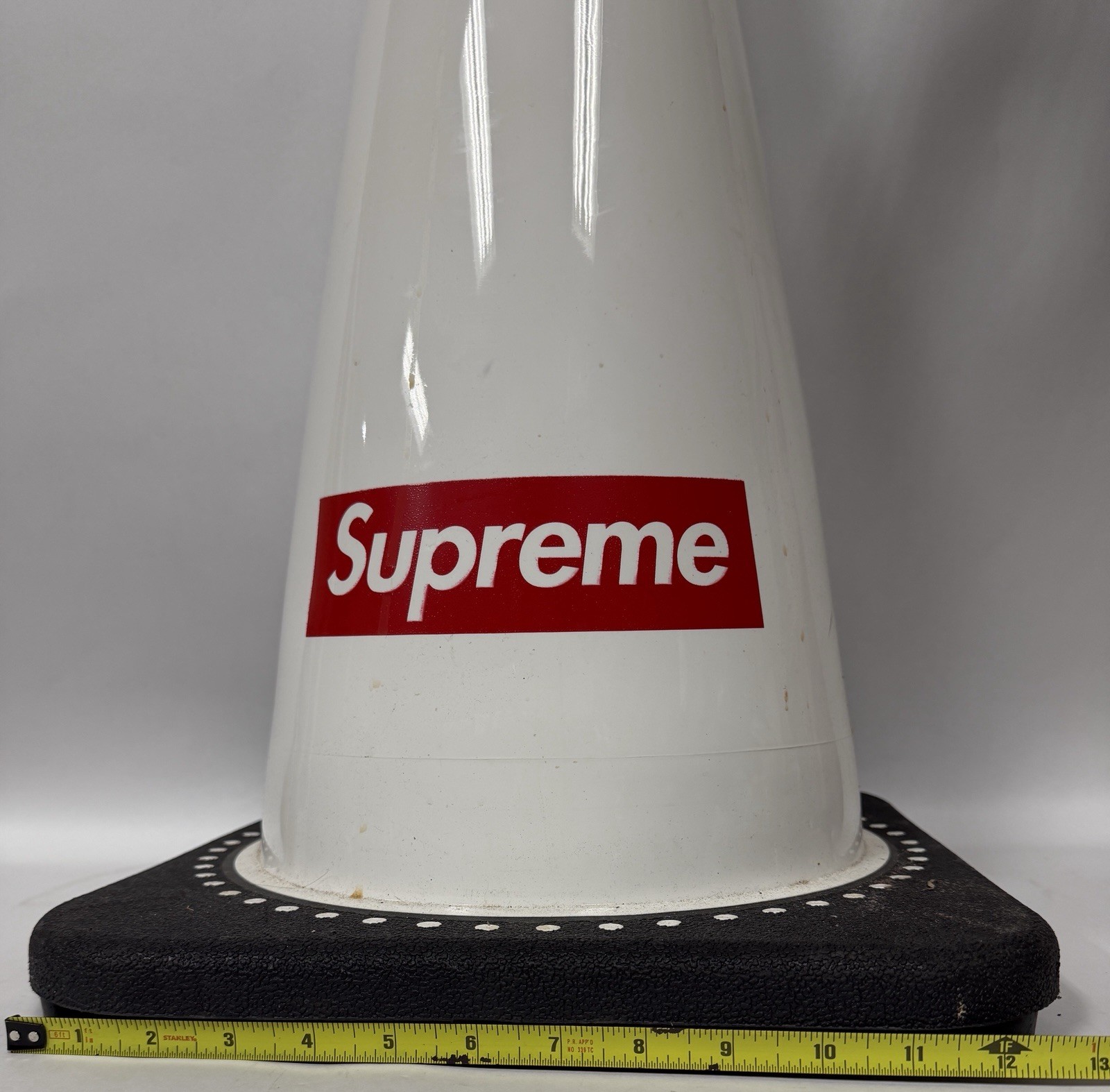 Supreme Box Logo Traffic Cone FW25 28″ PVC White Authentic Streetwear Decor C32