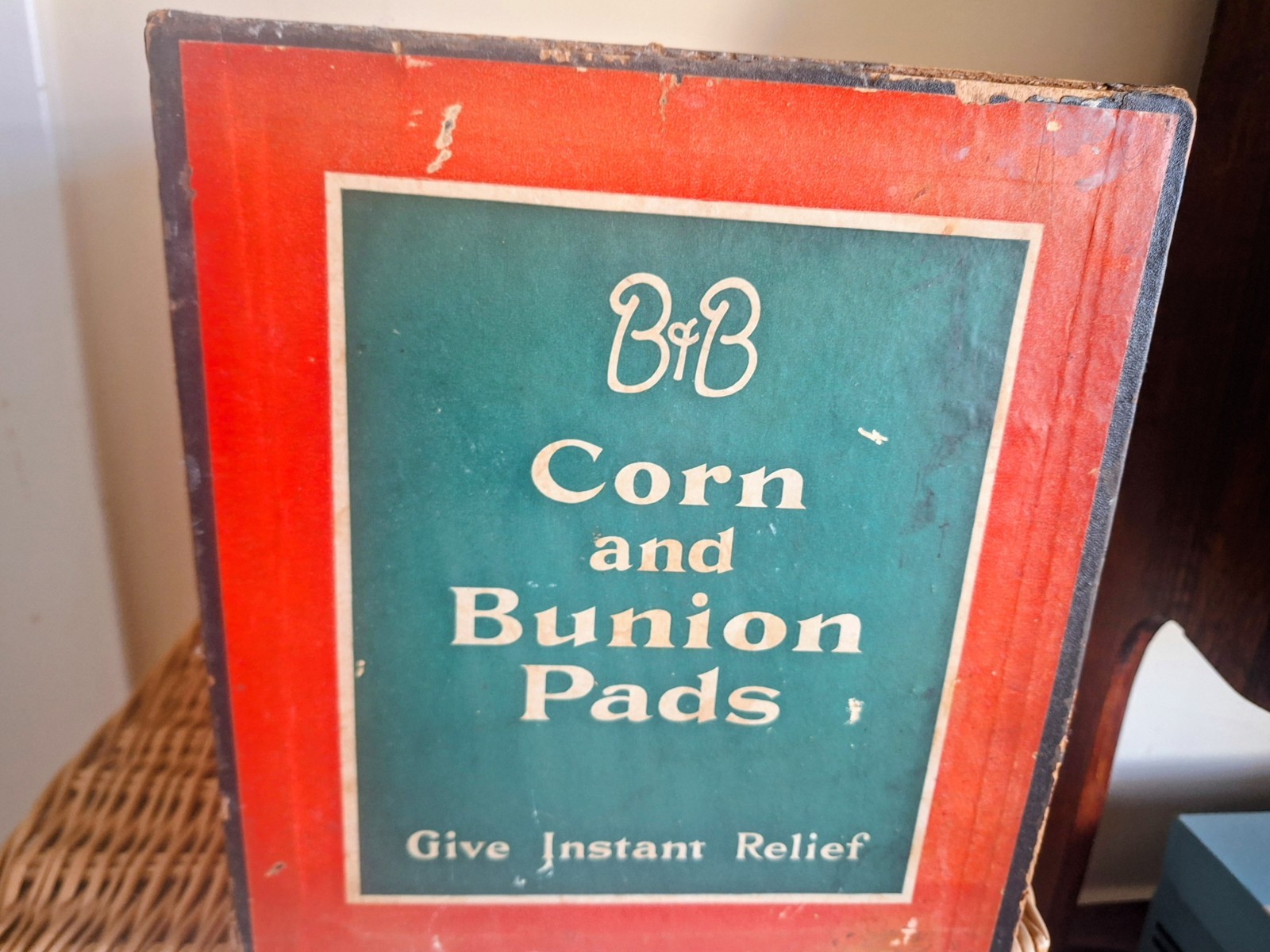 EARLY 1900S JOHNSON & JOHNSON CORN & BUNION CABINET GENERAL STORE DISPLAY EX!!