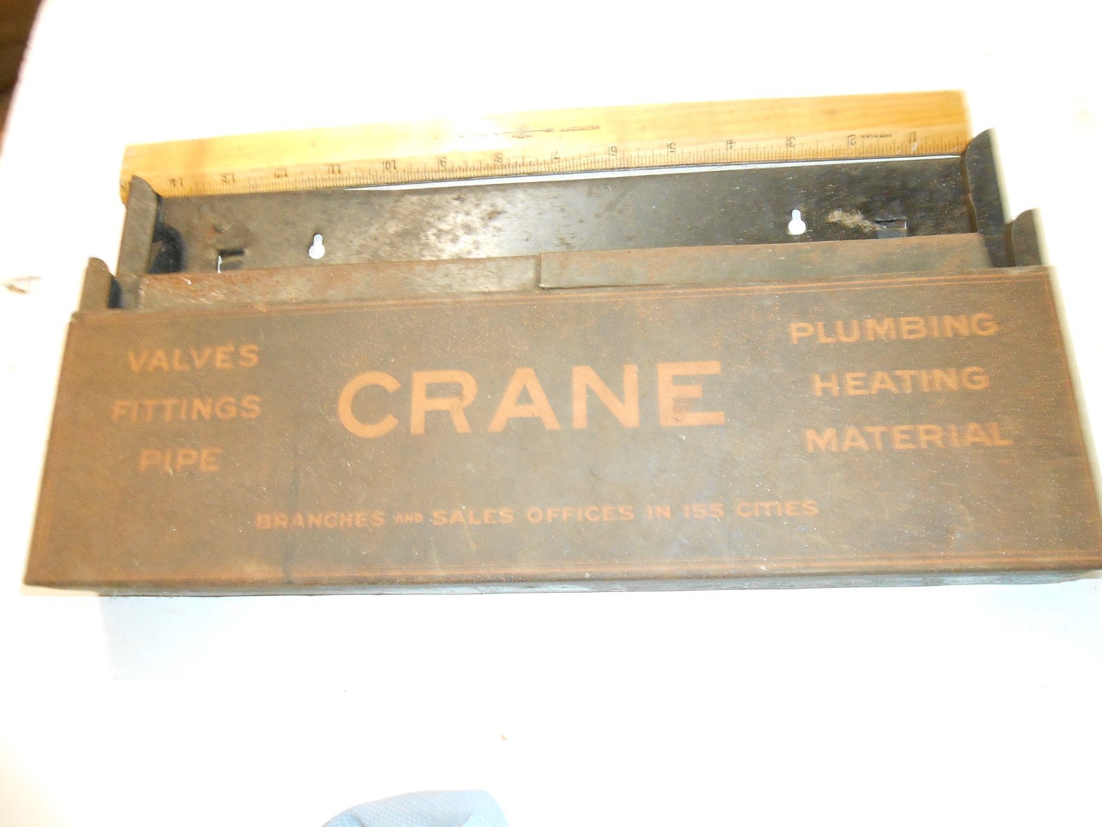 VINTAGE CRAIN WALL MOUNTED 1/2 PIPE NIPPLE HOLDER 14 3/8 X 7 X 1 5/8
