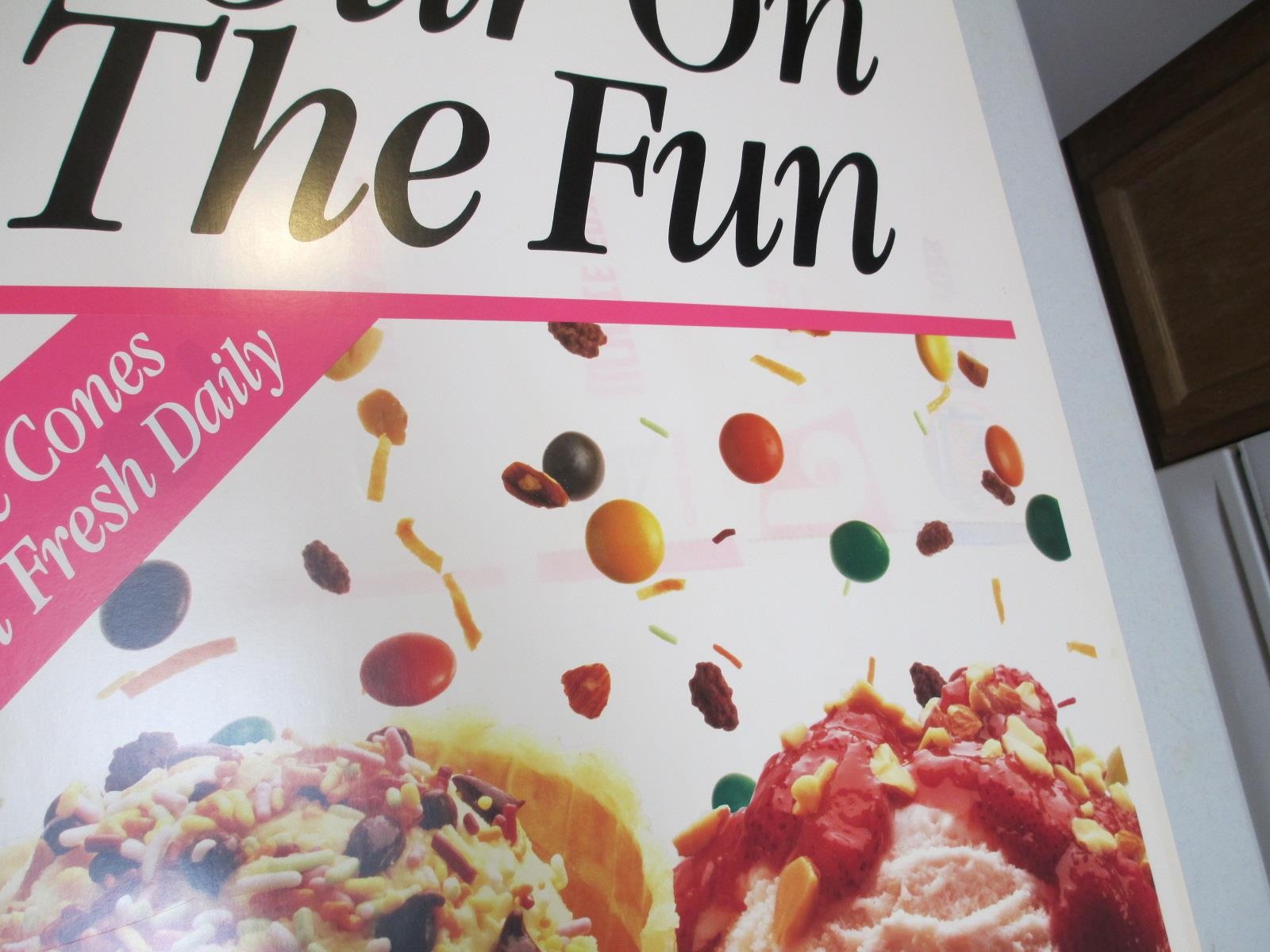 Baskin Robbins ice cream 1986 POUR ON FUN waffle cone sprinkles M&Ms sign 2S-3X