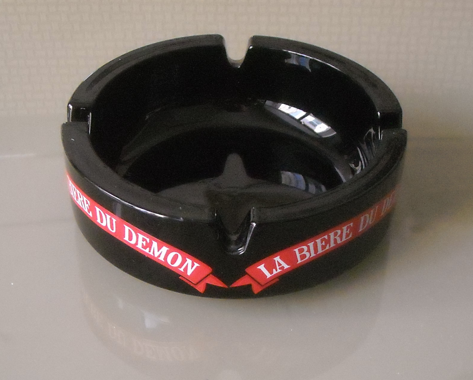 OLD ASHTRAY_BEER_ADVERTISING GLASS_DECORATIVE_USEFUL_COLLECTIBLE