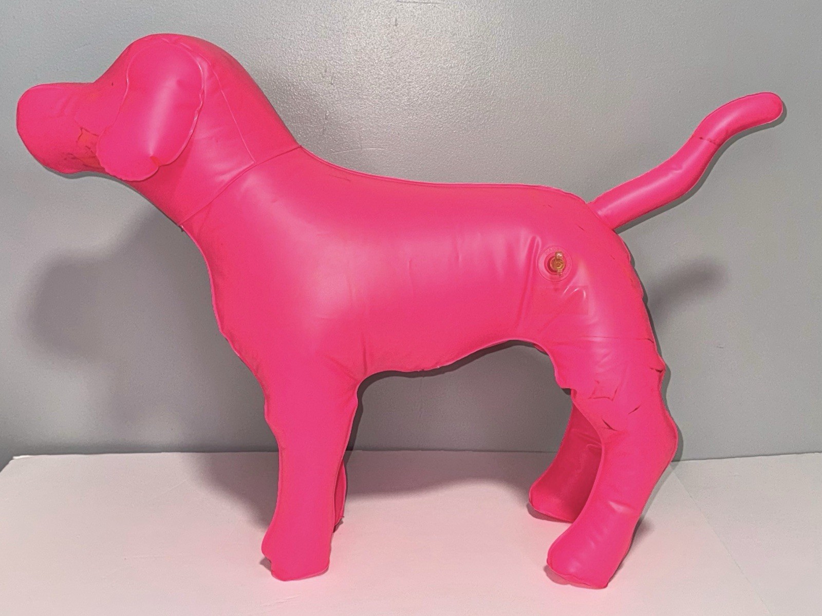 VICTORIA’S SECRET PINK MEDIUM NEON PINK INFLATABLE DOG DISPLAY PROP RARE HTF GUC