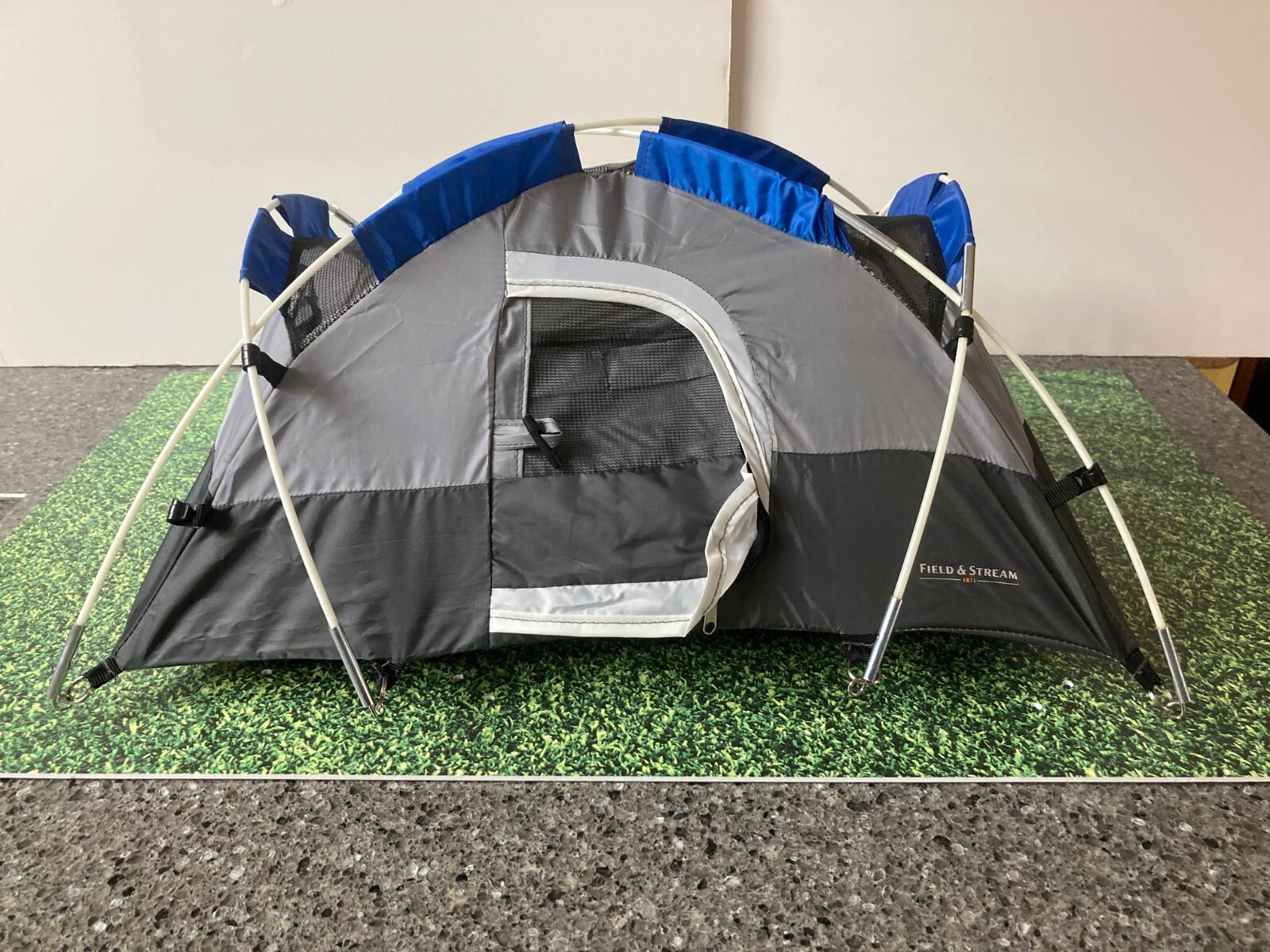 Field and Stream Tent – Store Display Salesman Sample “New” Never Displayed