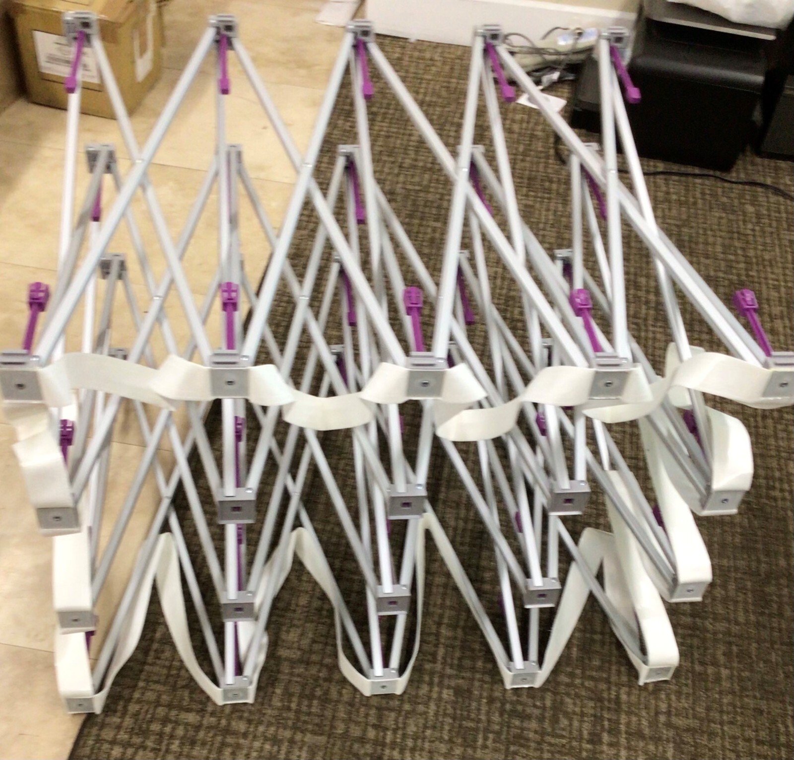 Hop Up 2,4 wide bt 3 high straight frame with webbing in a rolling carrier