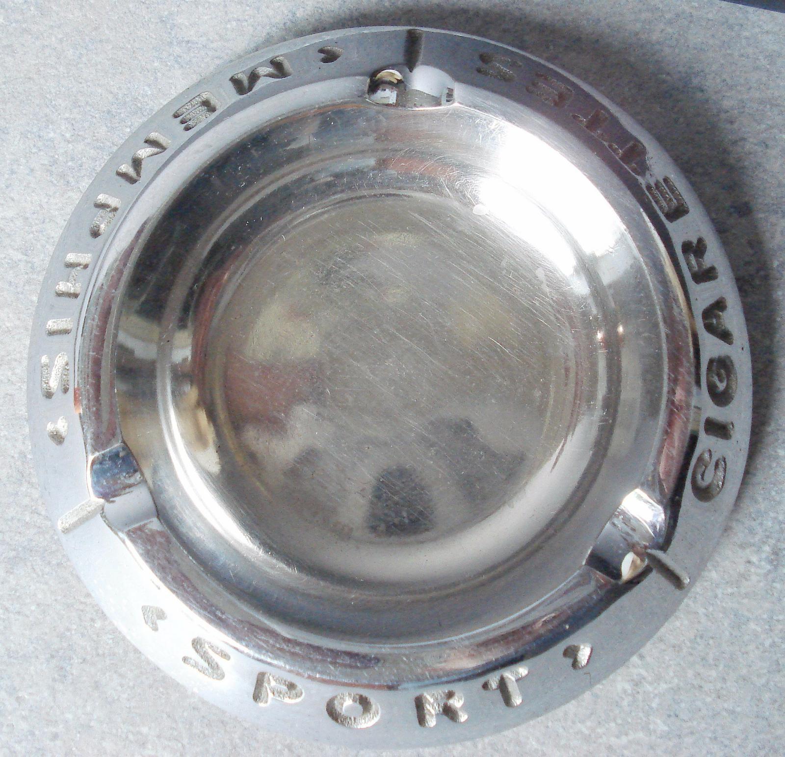VINTAGE MEMPHIS SPORT METAL ADVERTISING ASHTRAY CIGARETTES CIGARETTES
