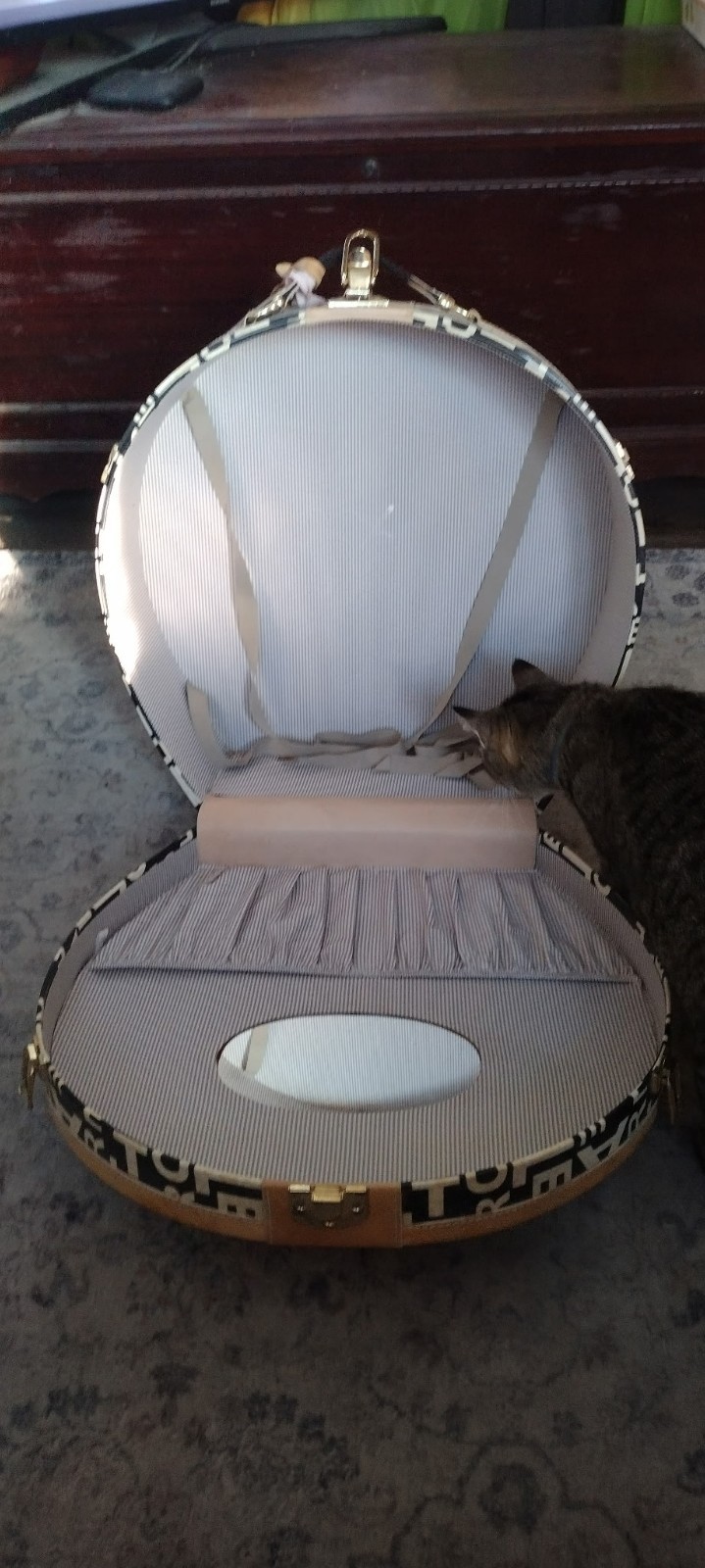 RARE VINTAGE Victoria’s Secret DISPLAY Luggage Trunk