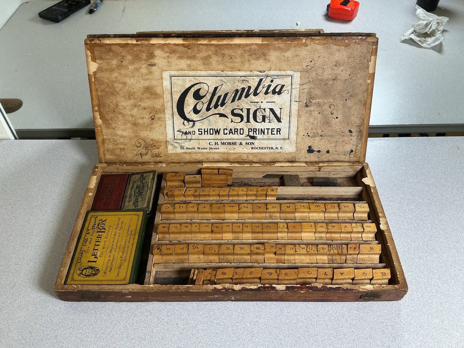Columbia Sign And Showcard Printer Box Wooden 88 Pcs Set