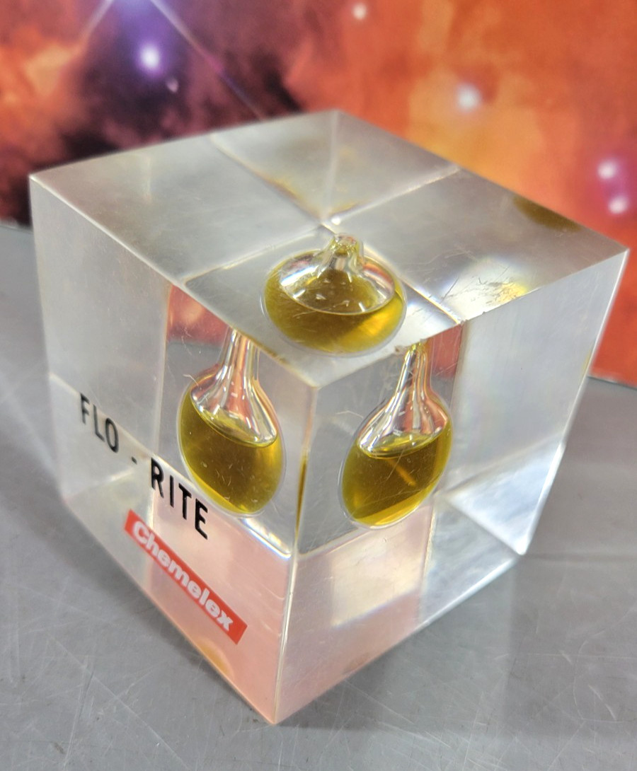 CHEMELEX FLO-RITE ACRYLIC CUBE DISPLAY w/SUSPENDED OIL ADVERTISING PETROLIANA