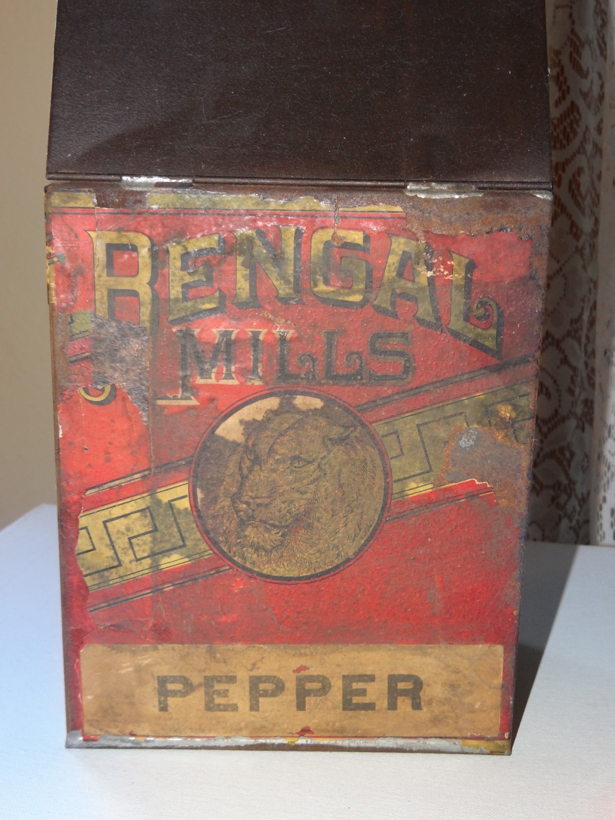 VINTAGE Bengal Mills Tiger logo Bulk Store Display large PEPPER tin hinged lid