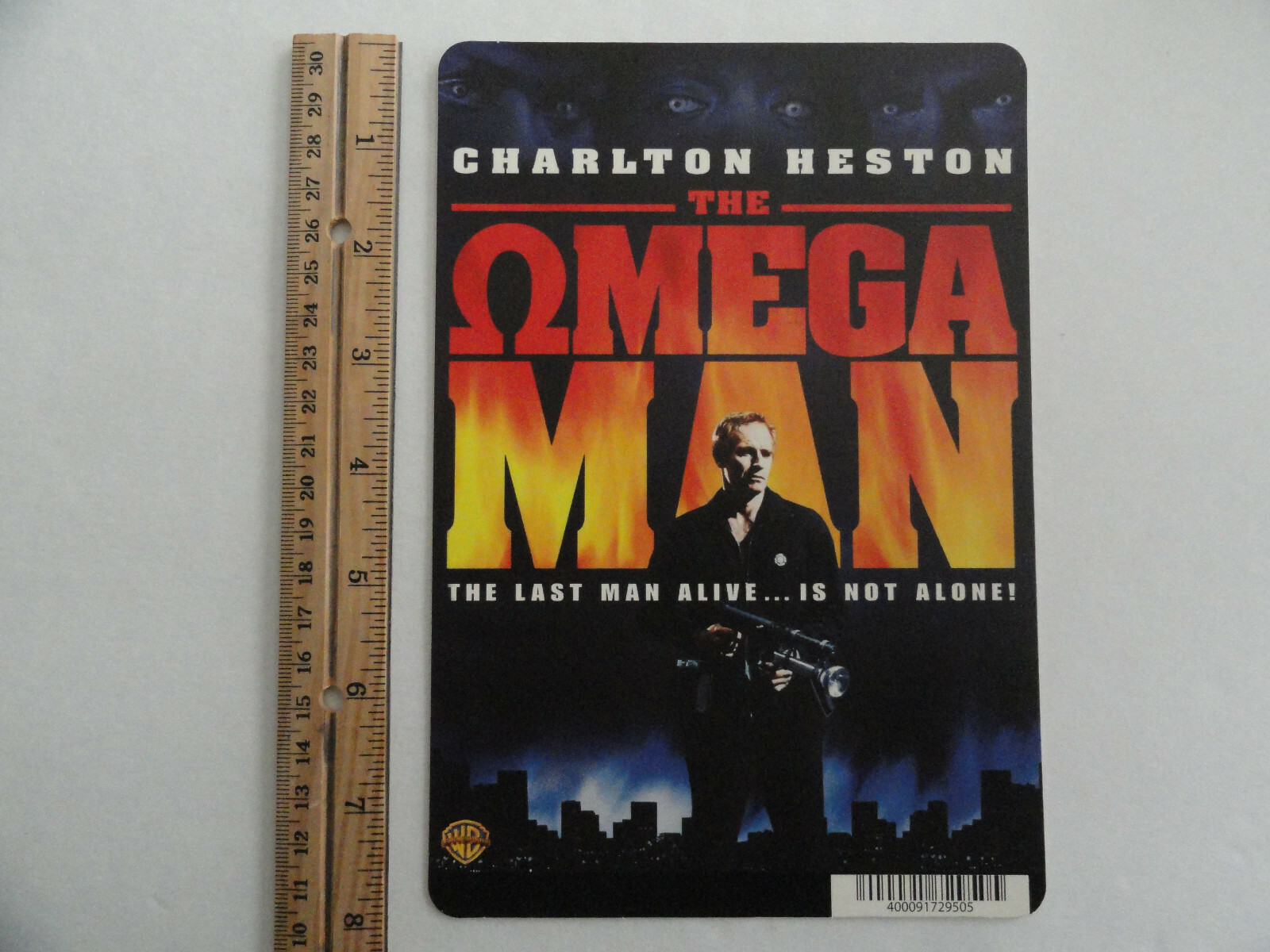 THE OMEGA MAN – CHARLTON HESTON – BLOCKBUSTER BACKER CARD 5″X8″ -NO MOVIE