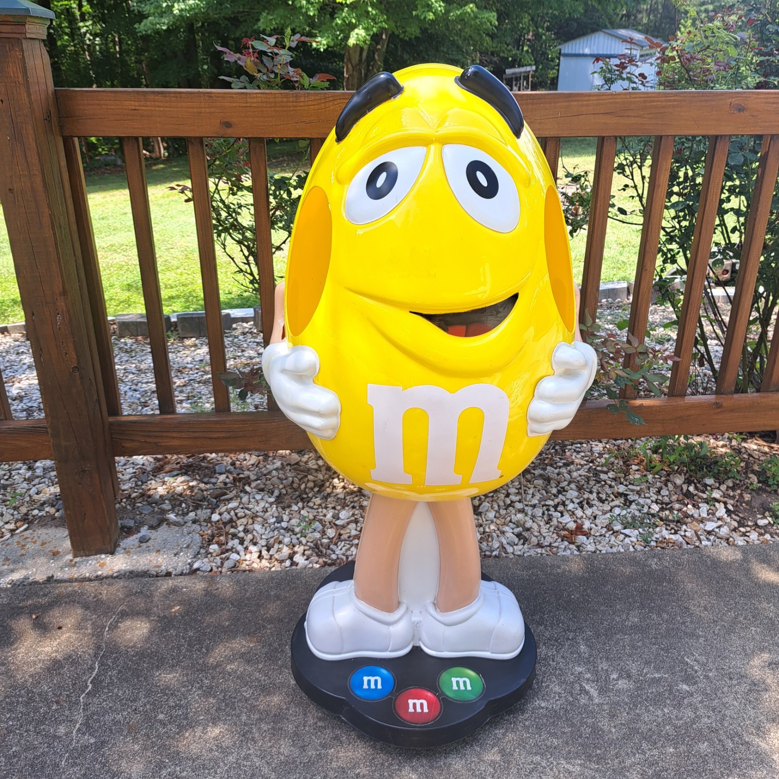 Mars 2006 M&M Yellow Peanut Candy 41″ Store Display on Wheels