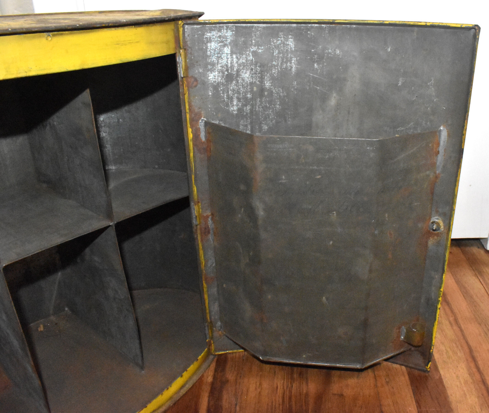 RARE PATTONS SUN PROOF PAINTS CAN SHAPED GENERAL STORE COUNTER DISPLAY SIGN RACK