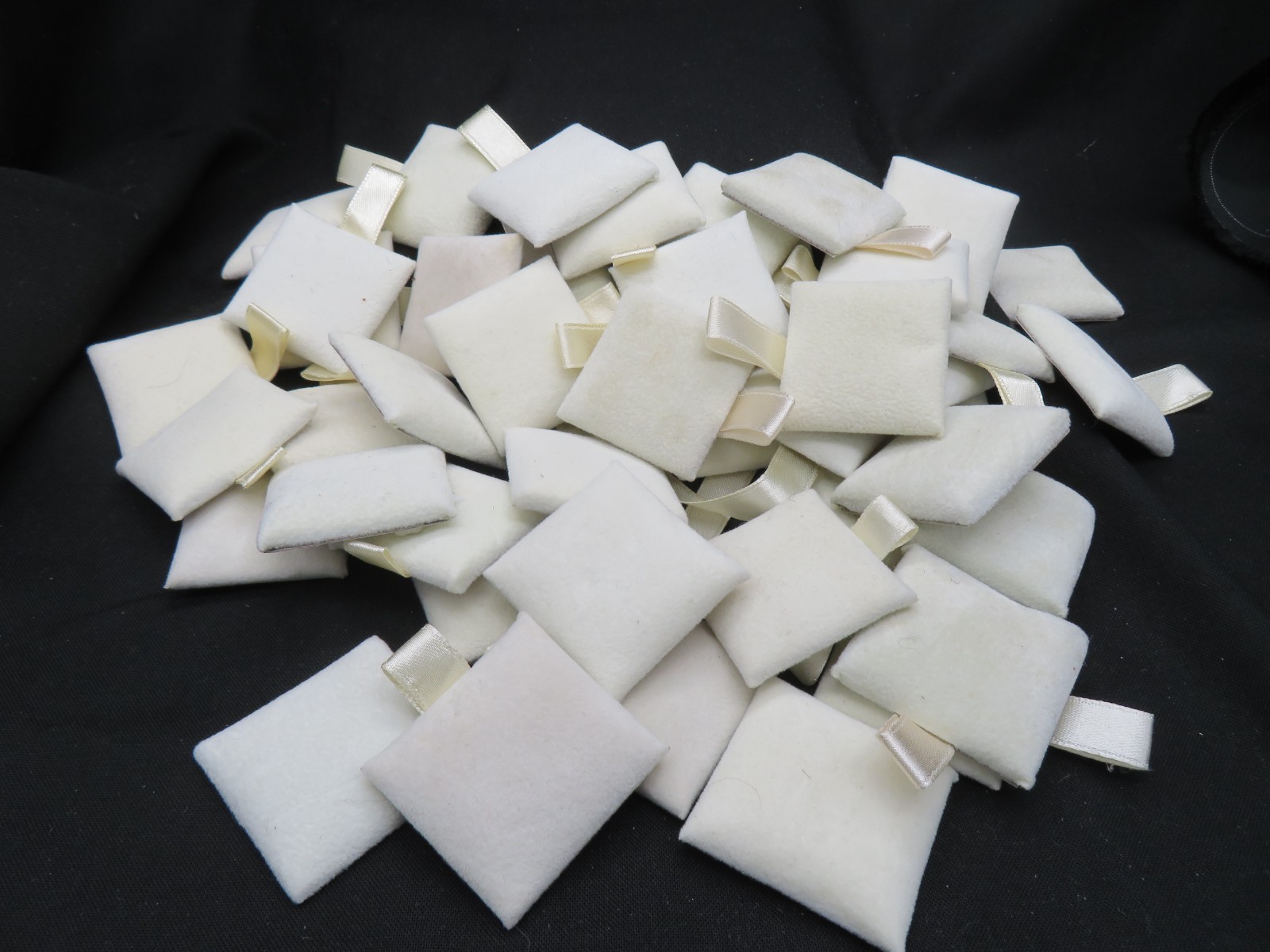 60- PANDORA Tray Display Insert Pillows With Pull Tab