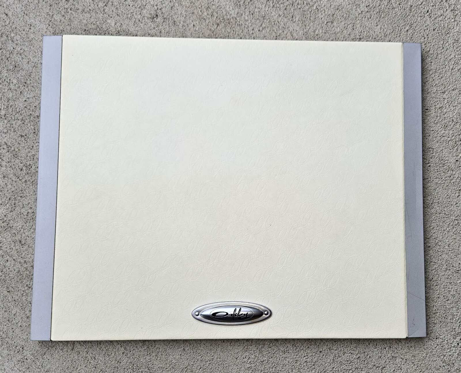New OAKLEY 15″ O Logo Sunglasses Store Display Shelf Case Eyewear Tray Off White
