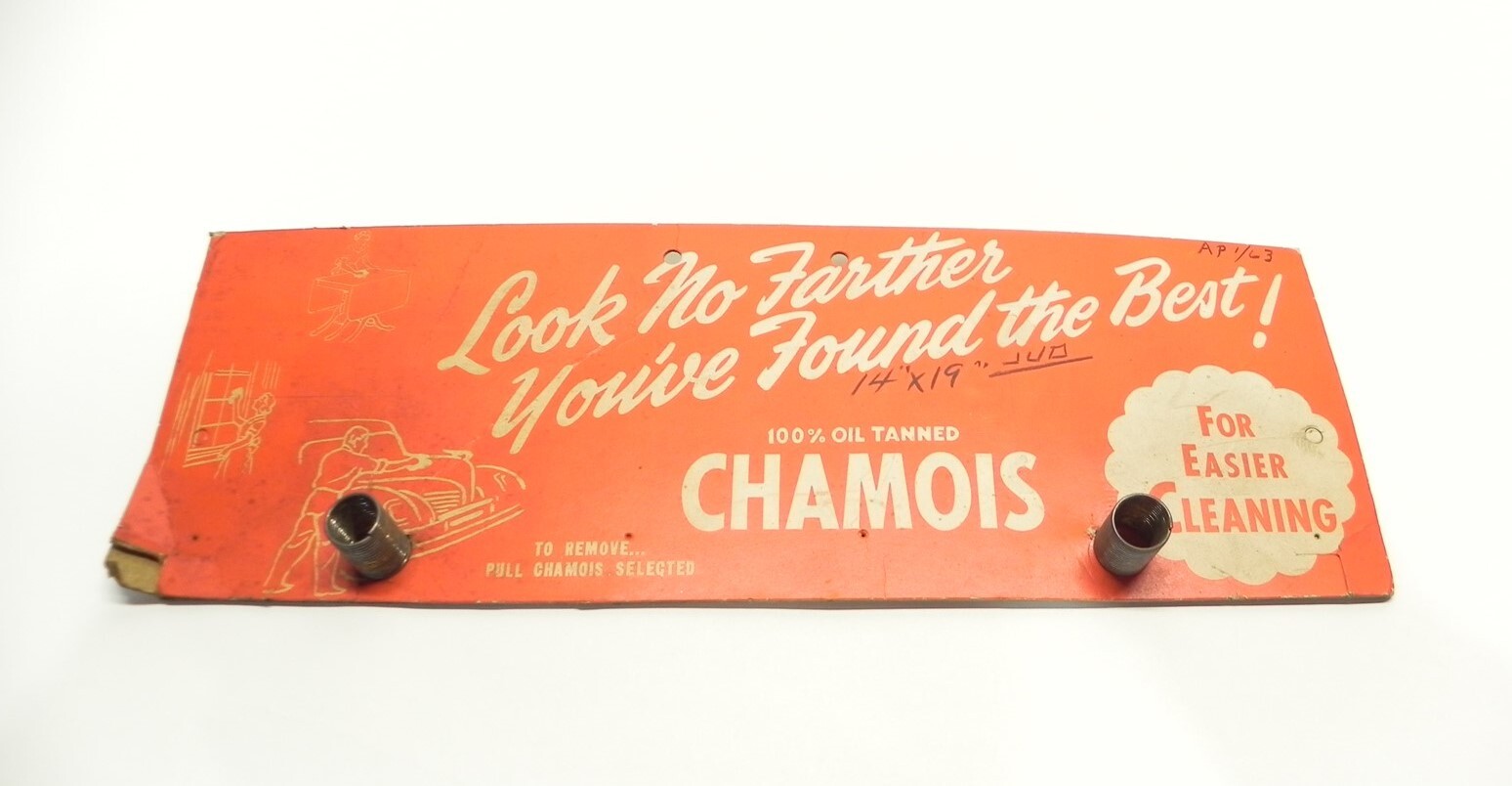VINTAGE 1940’S CHAMOIS 100% OIL TANNED SPRING HOLDER CARDBOARD DISPLAY 17″x6″