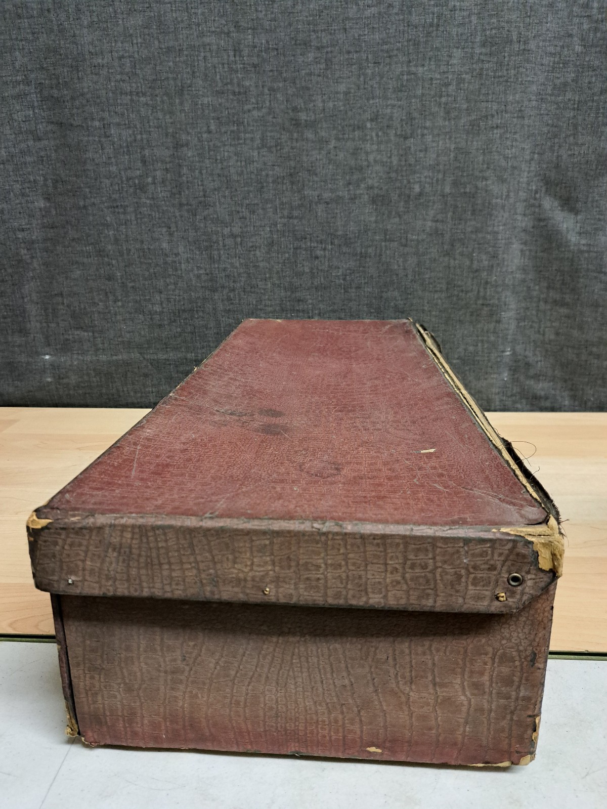 Detmer Woolens Vintage Traveling Sales Display,Sample Fabric Display Box