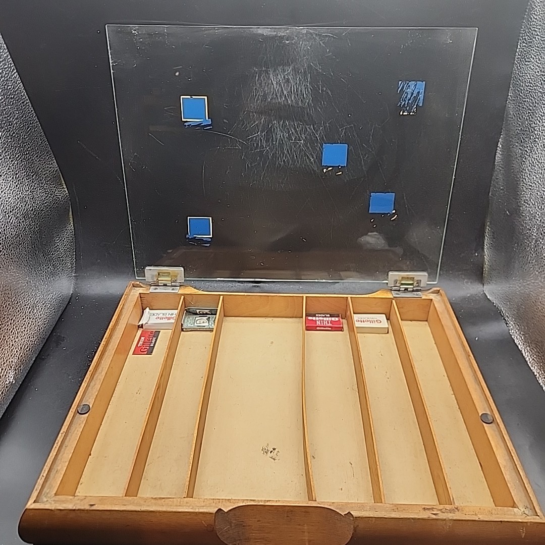 Vintage 1950s GILLETTE Razor & Blade Advertising Store Counter-top Display Case