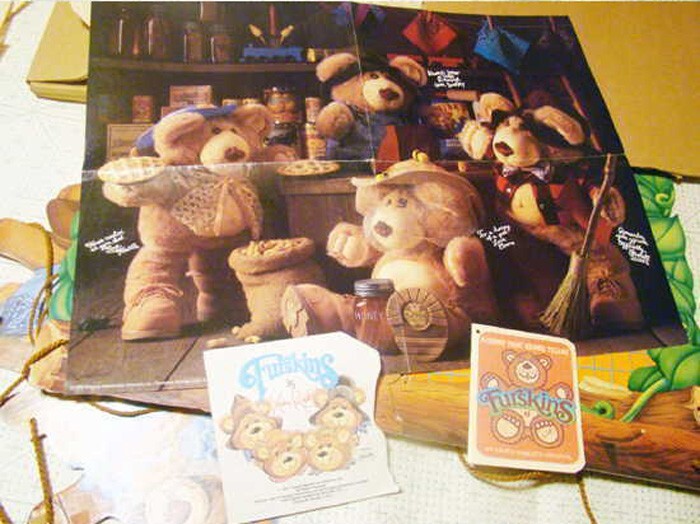 Vtg FURSKIN BEAR’S Store Display Action Mobile Banner Signs Xavier Roberts RARE
