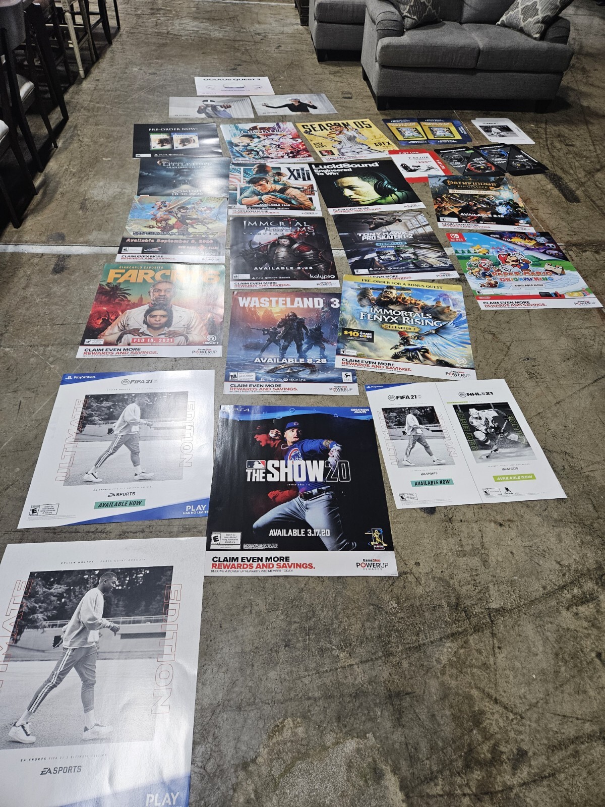 33 Gamestop Exclusive (21 Regular , 6 Boxes, 4 Small , 2 Foldable Big) Display L