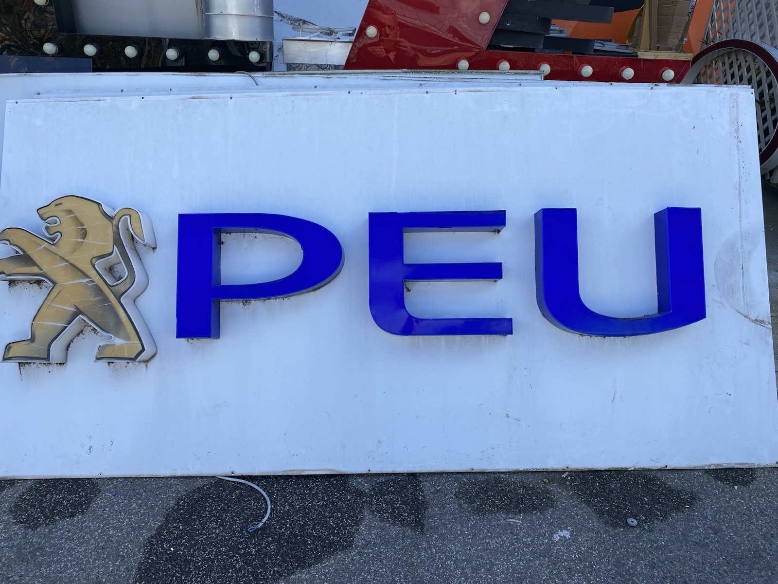 Letter U Ex Sign (Peugeot)