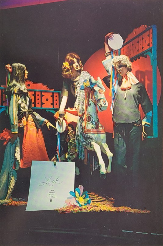 1976 FRANKLIN SIMON, NEW YORK WINDOW DISPLAY PHOTO PRINT CARNIVAL