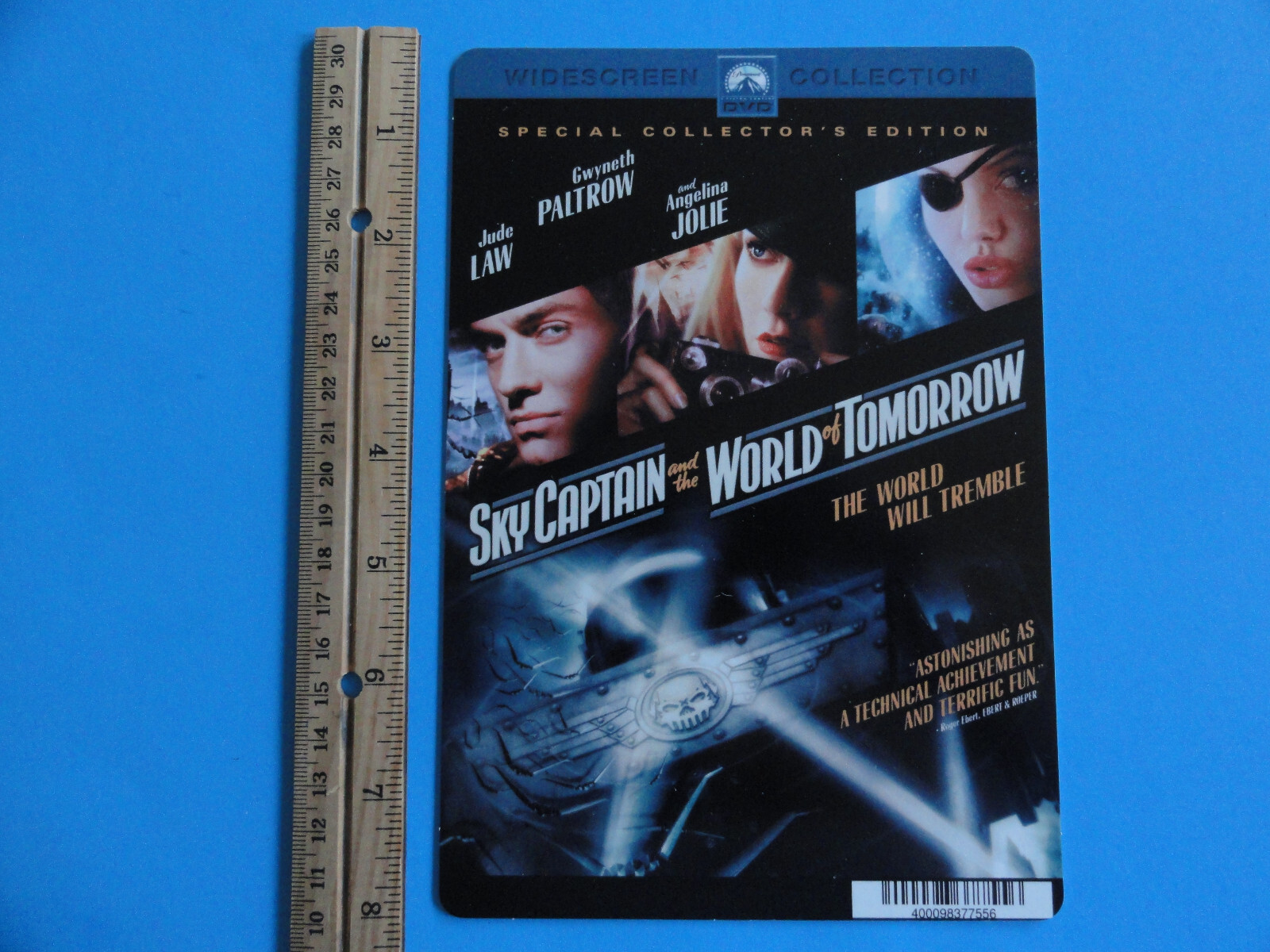 SKY CAPTAIN AND THE WORLD OF TOMORROW BLOCKBUSTER VIDEO BACKER CARD 5″X8″
