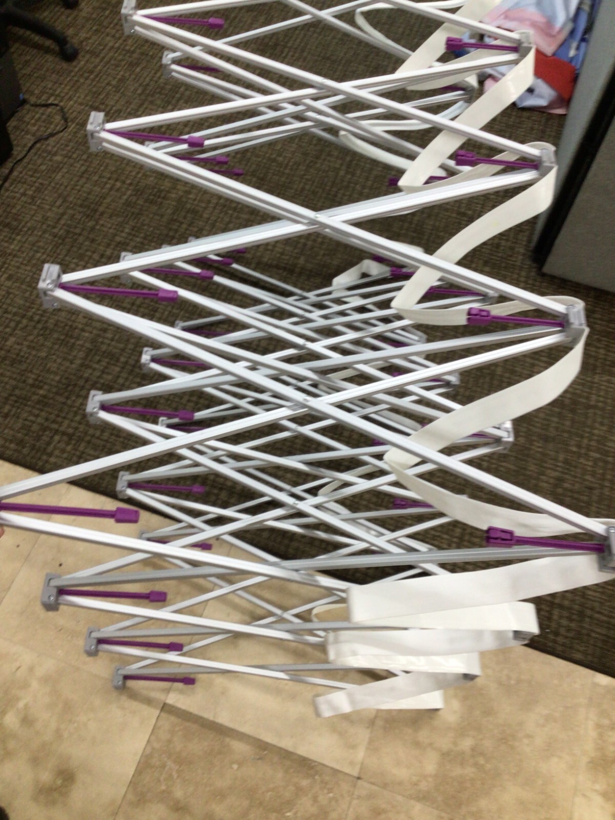 Hop Up 2,4 wide bt 3 high straight frame with webbing in a rolling carrier