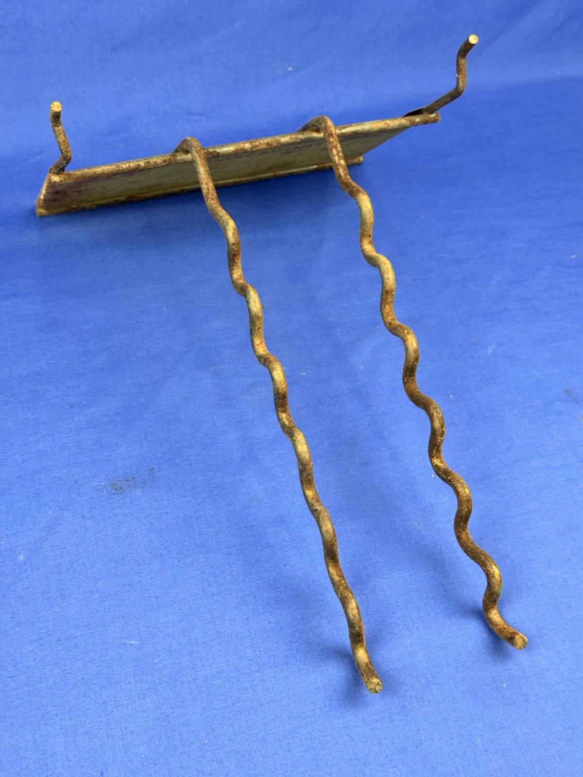 Vintage TRUE TEMPER TOOLS Display for Pegboard, Ribbon Wire Rests, 12″L