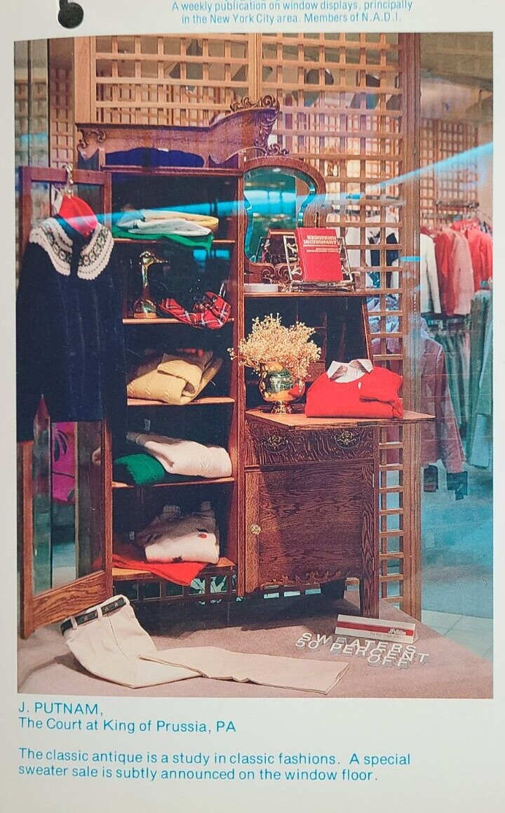 1982 DOUBLE STORE WINDOW DISPLAY PHOTO PRINT J. PUTNAM / BROOKS BROTHERS CLASSIC