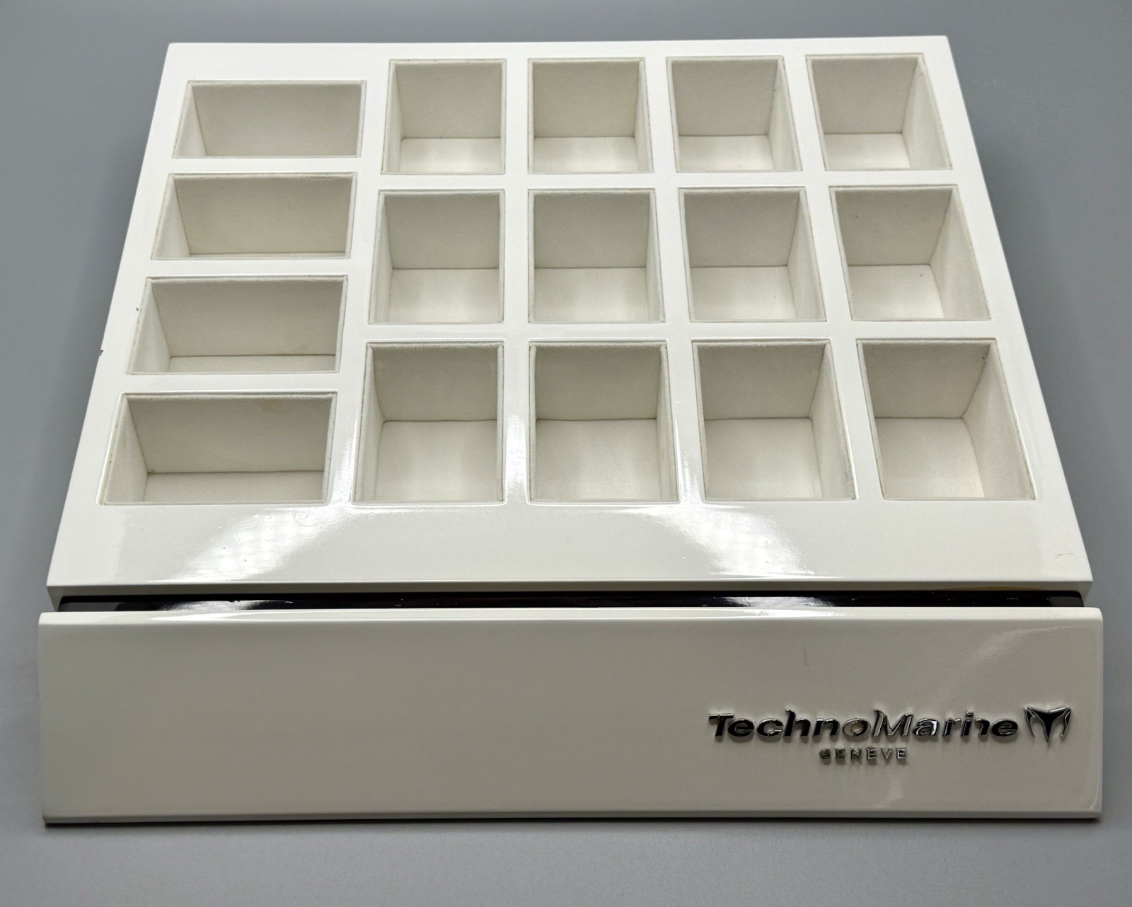 ⭕️ TECHNOMARINE GENEVE 16 WATCH DISPLAY TRAY HOLDER SHOWCASE STORE COUNTER 14×14