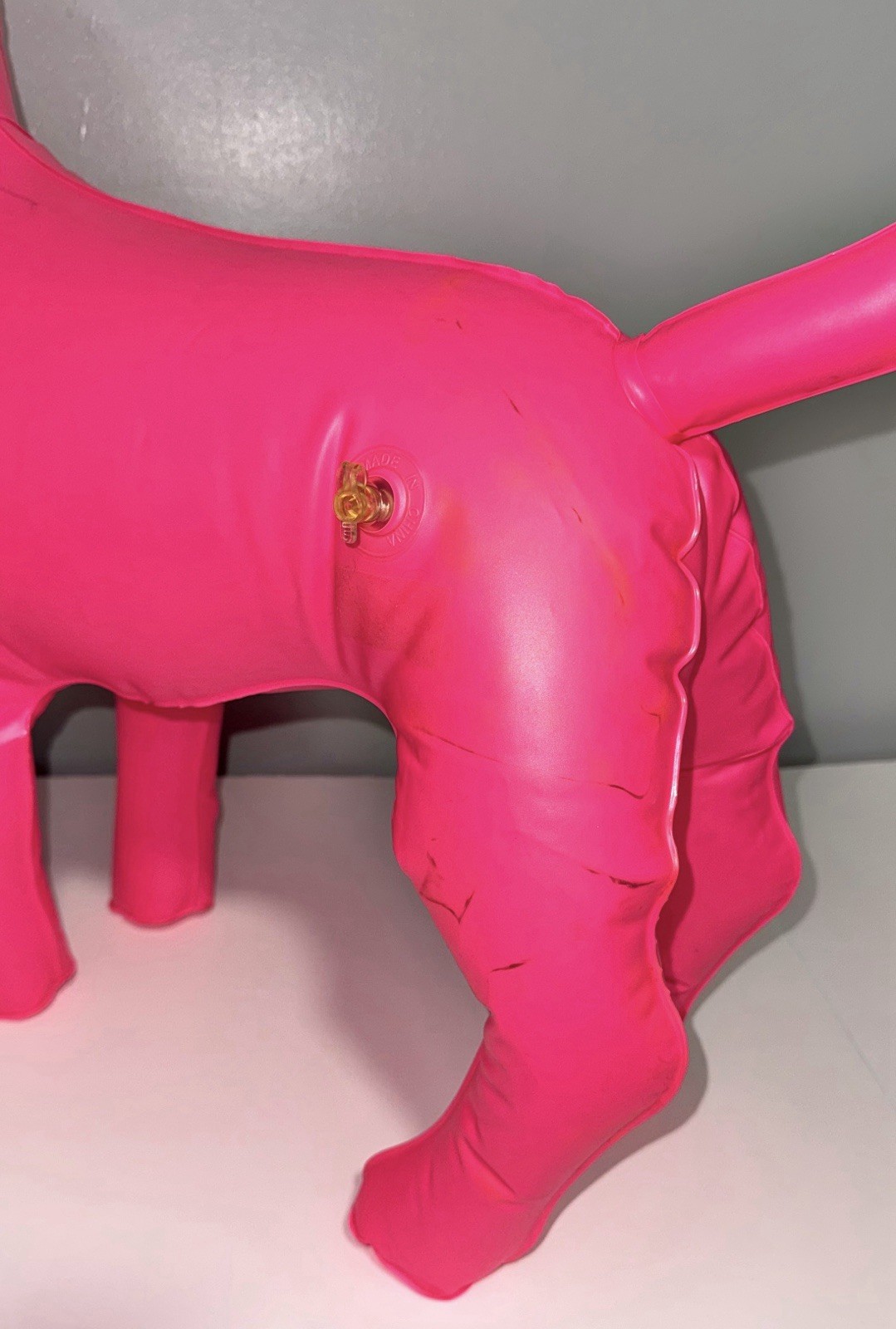 VICTORIA’S SECRET PINK MEDIUM NEON PINK INFLATABLE DOG DISPLAY PROP RARE HTF GUC