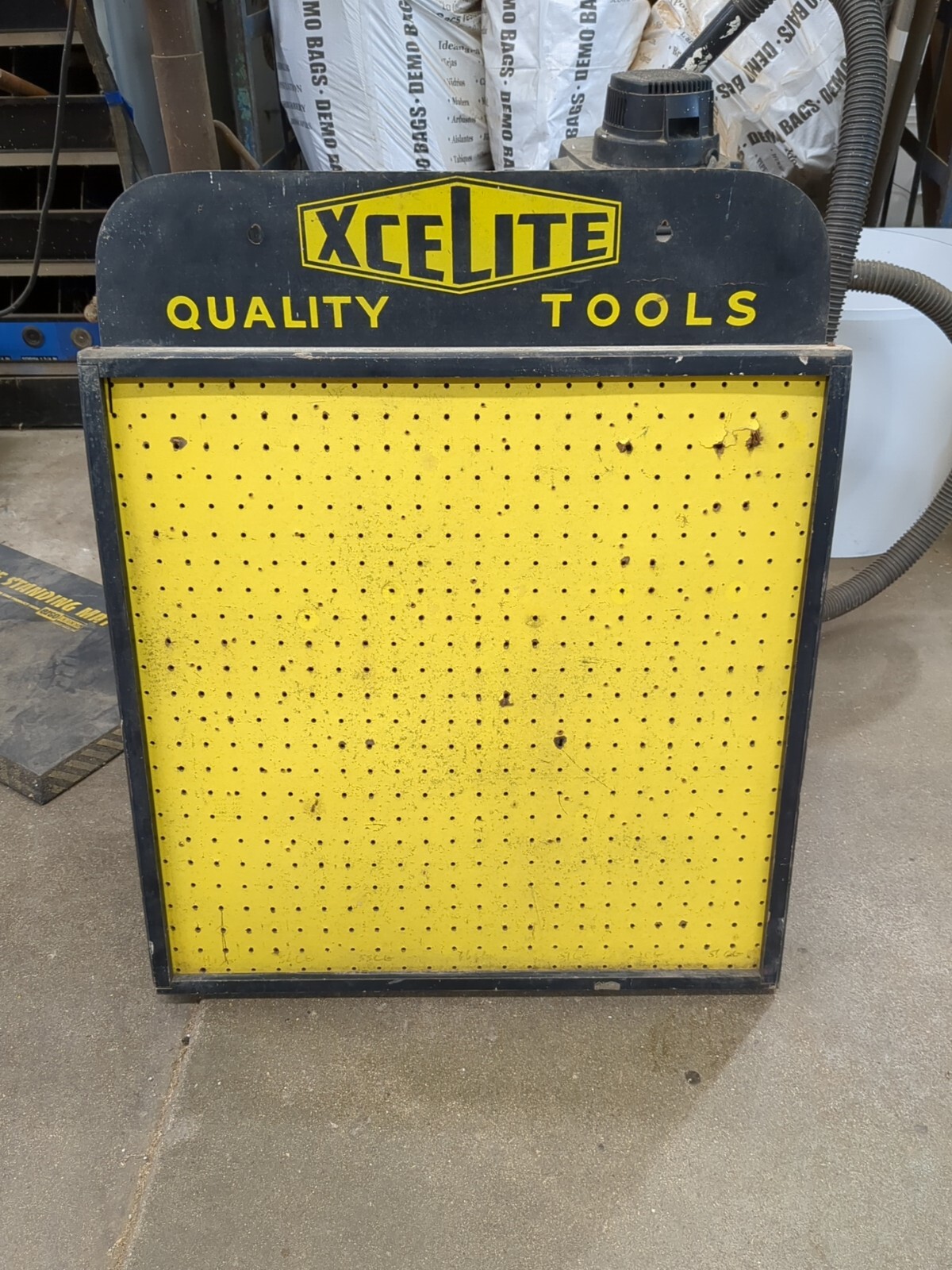 Vintage Xcelite Quality Tools Display Peg Board 30.25″ X 24.75″ X 2″ Blk Yellow