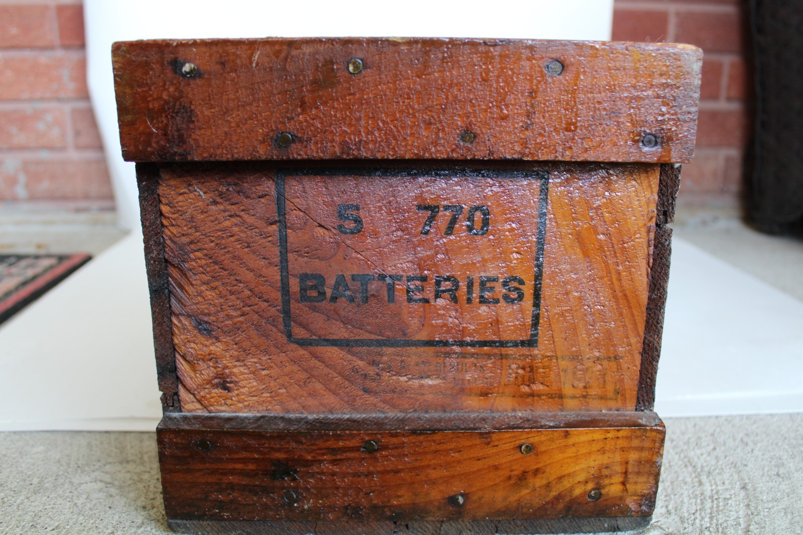 Antique 1920’s EVEREADY Batteries Large Wood Advertising Crate (27″)