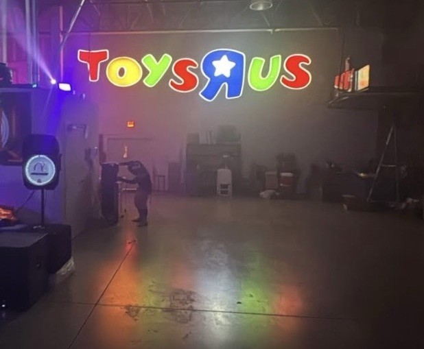 ORIGINAL Authentic TOYS R US Store Sign Lighted Retail Exterior Display Vintage