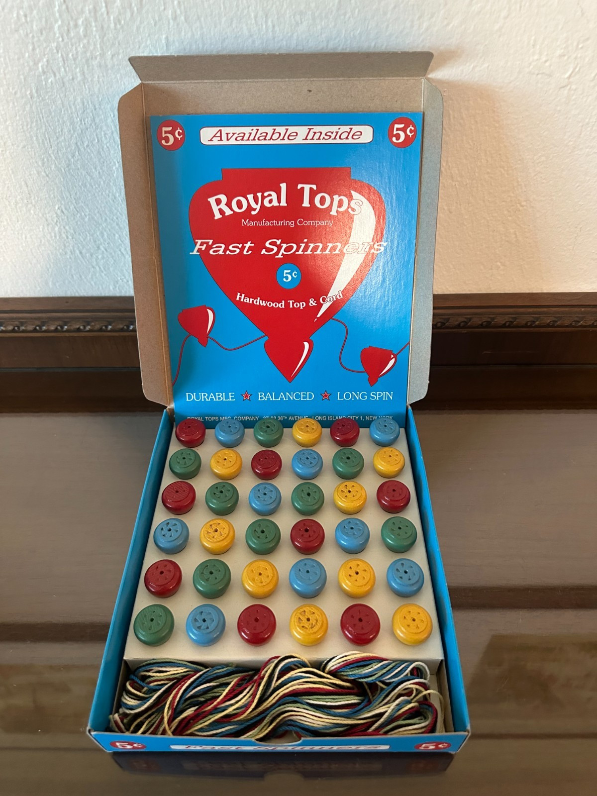 ROYAL TOPS WOOD TOY SPINNERS NOS DIME STORE COUNTER DISPLAY RARE COLORFUL NEW 36