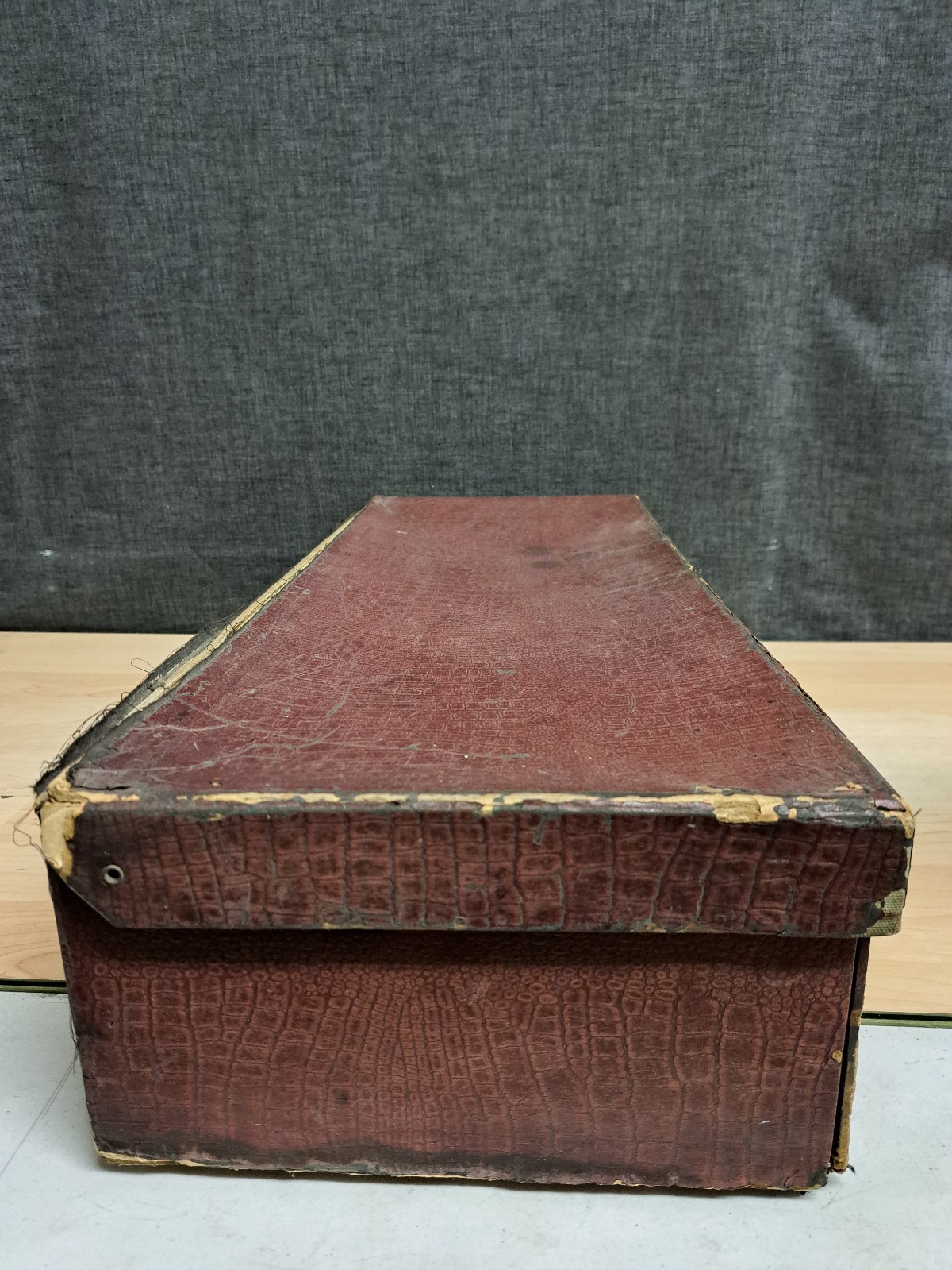 Detmer Woolens Vintage Traveling Sales Display,Sample Fabric Display Box