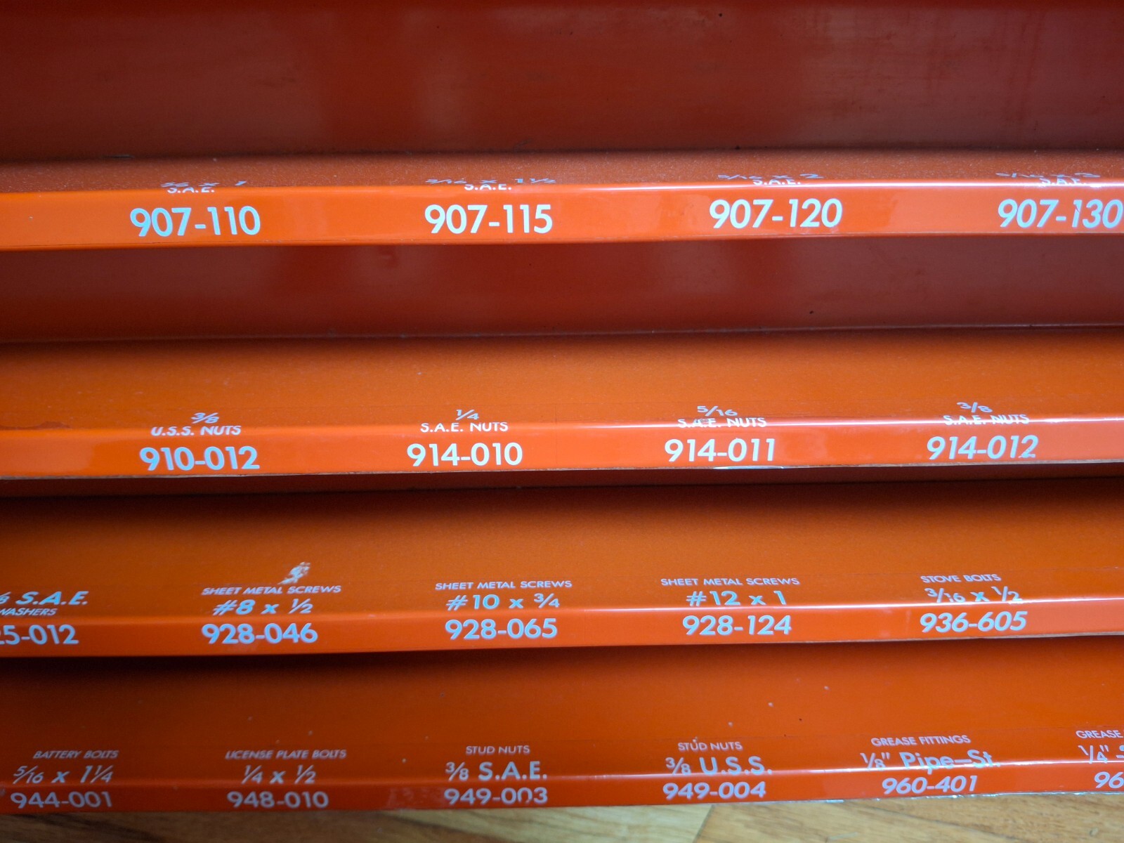 Dorman Automotive Fastener Hardware Store Wall Counter Display Ready pak center