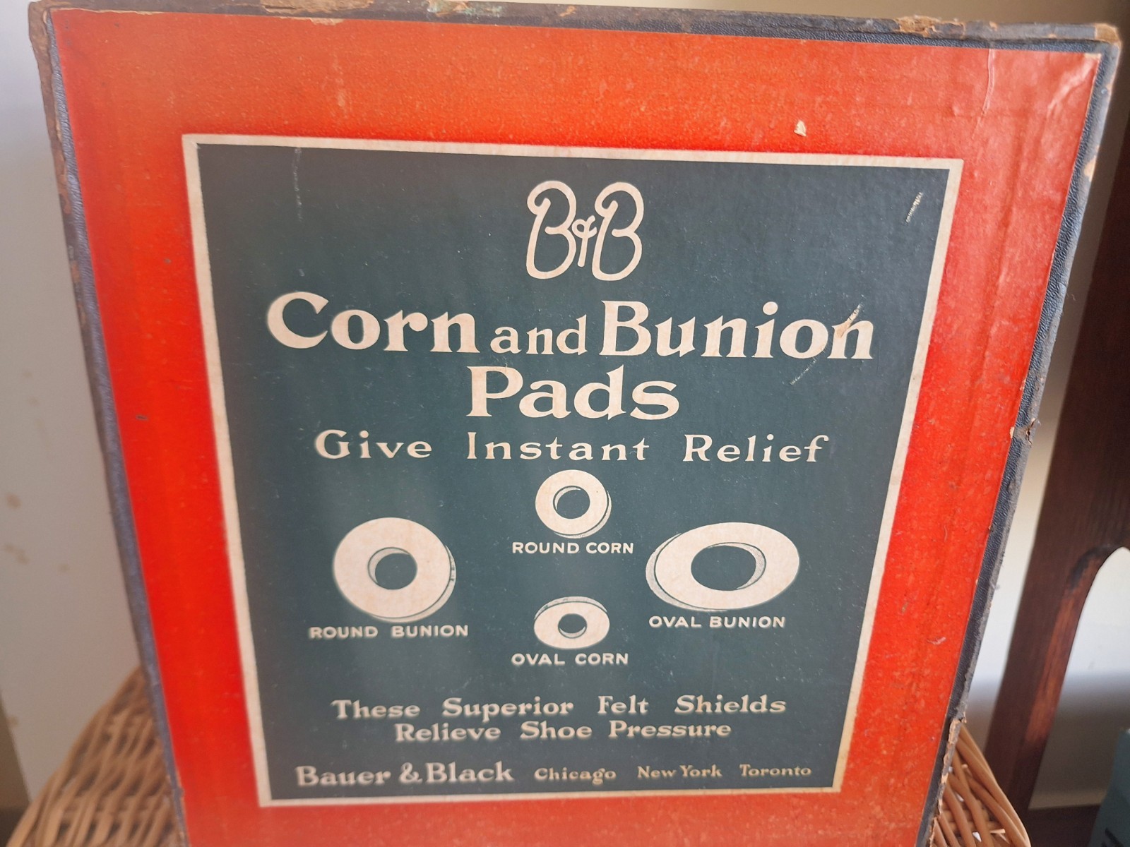 EARLY 1900S JOHNSON & JOHNSON CORN & BUNION CABINET GENERAL STORE DISPLAY EX!!